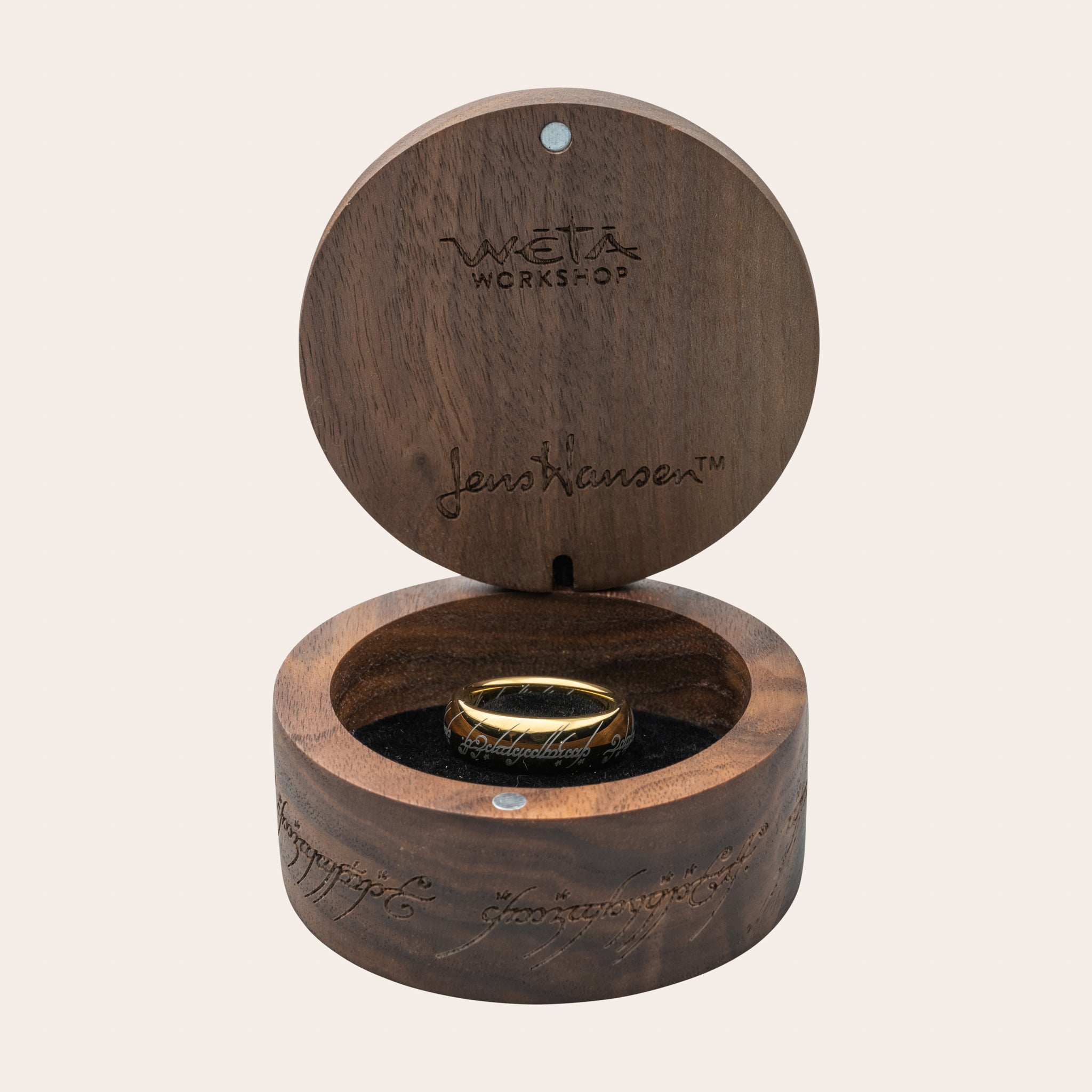 The One Ring™ Official Movie Replica – Hobbiton™ Movie Set